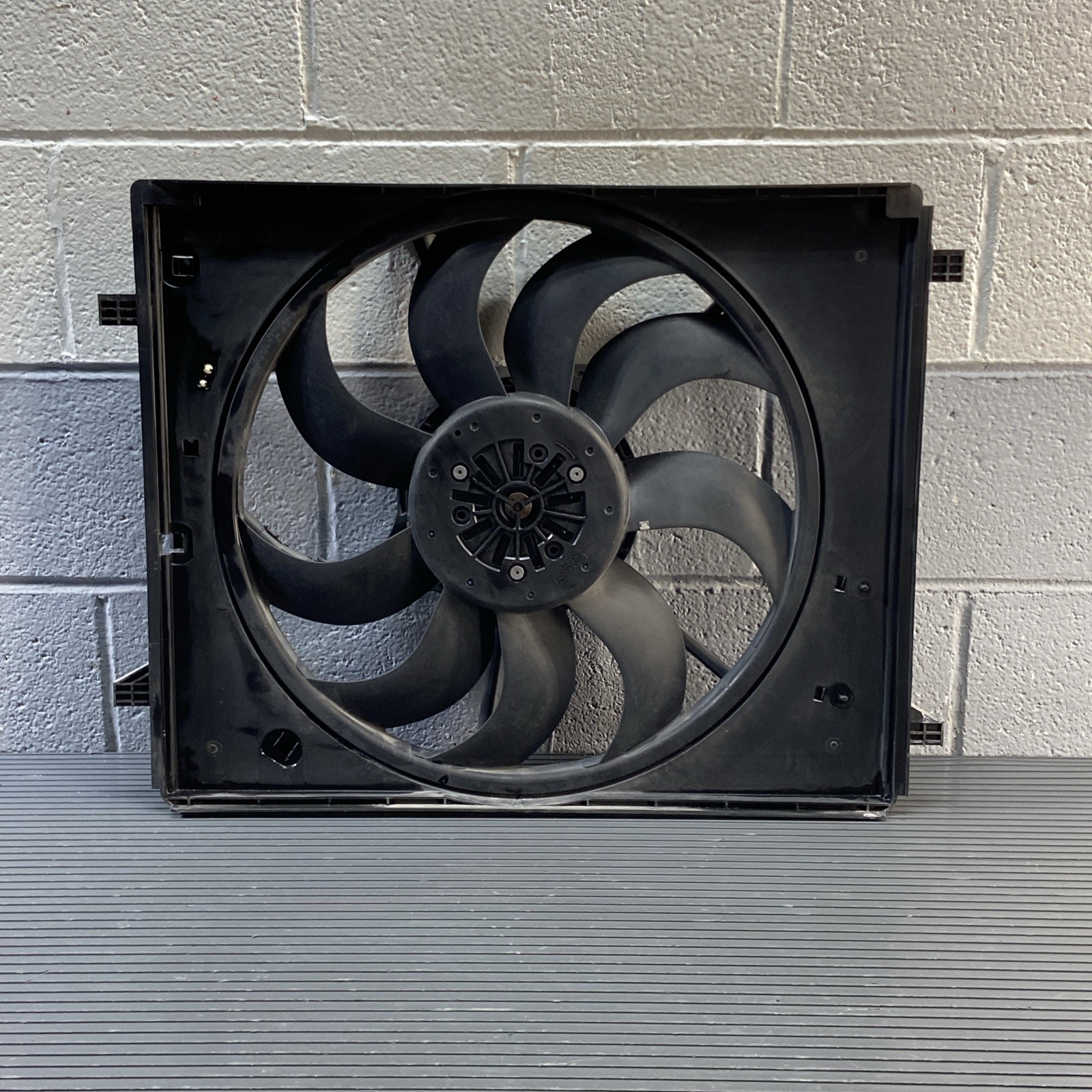 2017-2023 Maserati Levante M161 3.0L Engine Radiator Cooling Fan Shroud OEM