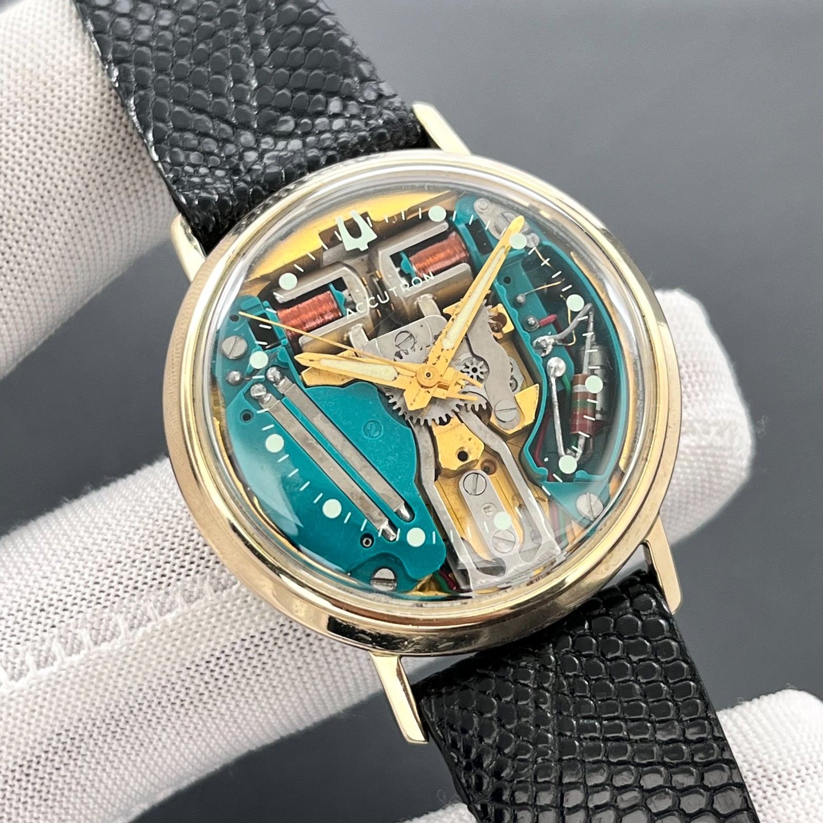 Accutron Tuning Watch Spaceview Fork Filled Electronic Gold Vintage 214 Bulova - VintageWatches.PK Accutron Tuning Watch Spaceview Fork Filled Electronic Gold Vintage 214 Bulova - vintagewatches.pk