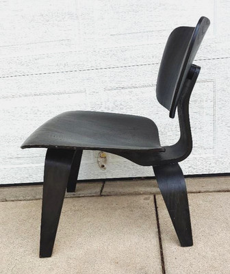 VERY COOL MID CENTURY MODERN EAMES, HERMAN MILLER  ''LCW'' LOW CHAIR, 1950s 1960s