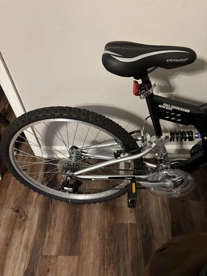 Bicicleta de montaña Titan Bicycles Punisher 21 velocidades cuadro 18" rueda 26" Foto 2 de 4