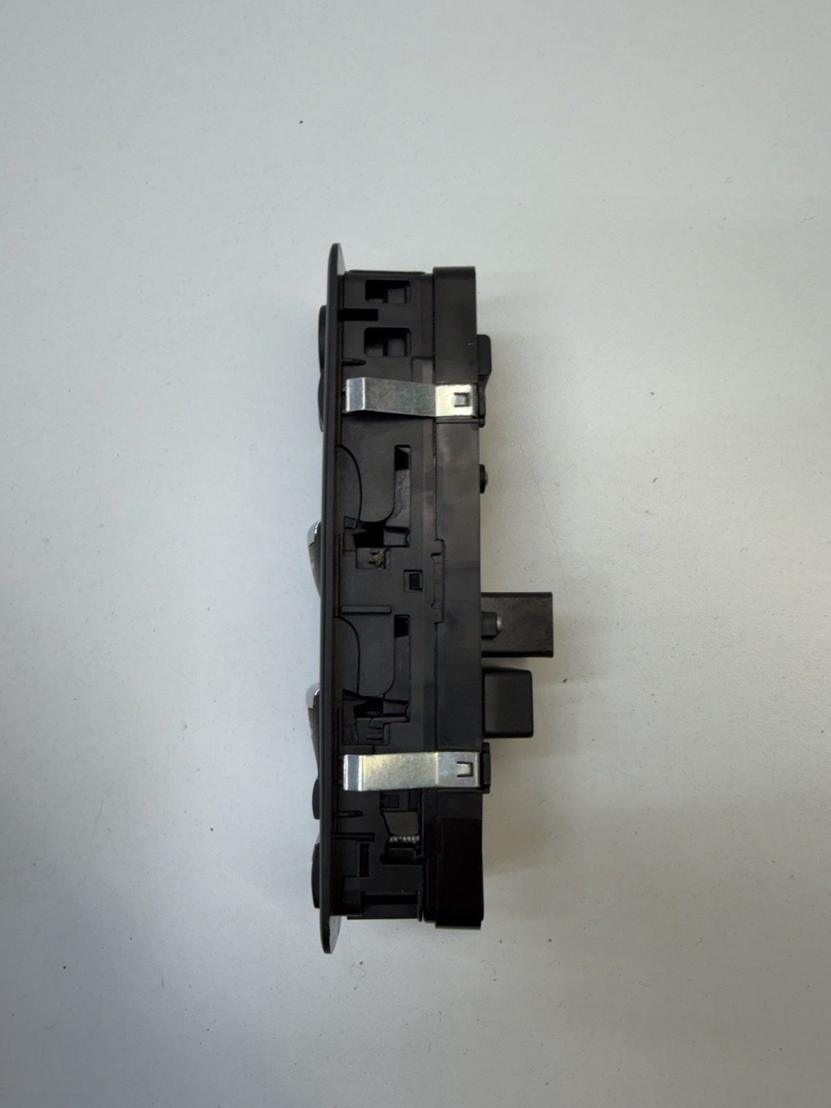 MASERATI G 2015-2024 DRIVERS SIDE FRONT WINDOW SWITCH 670025406 GENUINE