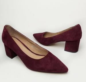 aubergine pumps