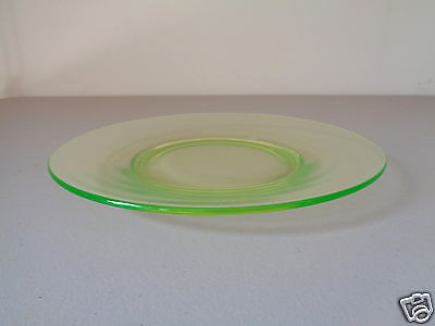 VINTAGE VASELINE GREEN GLASS SMOOTH WIDE RIM 8 1/2" LUNCHEON SALAD DESSERT PLATE