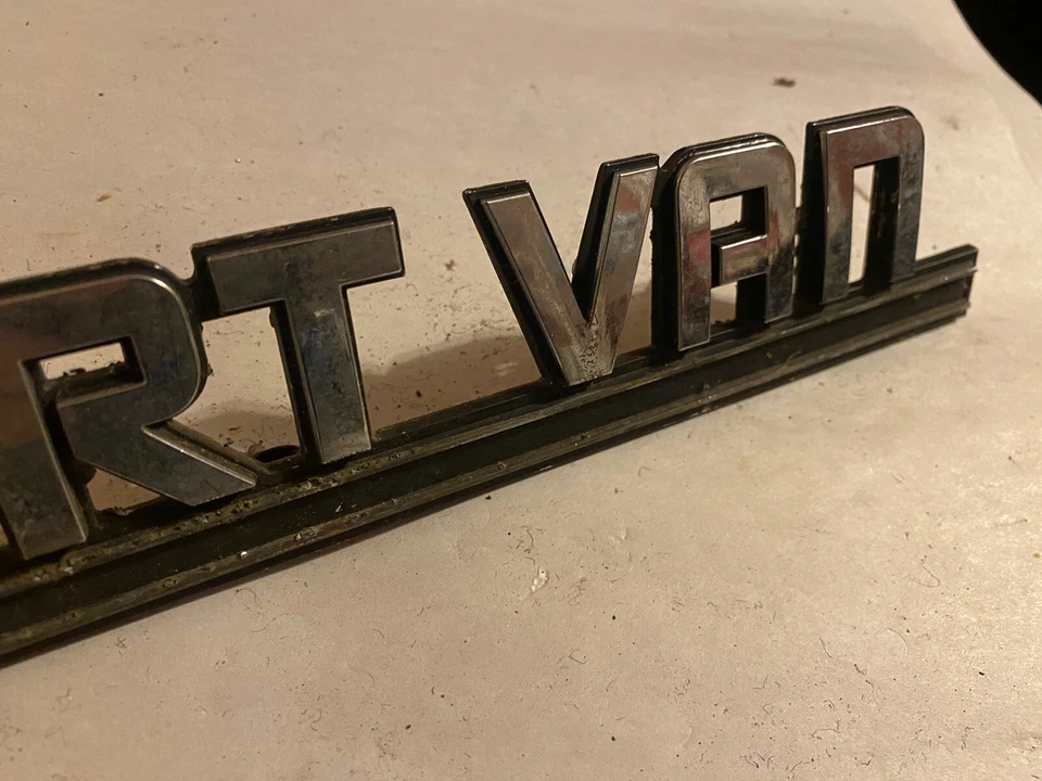 Chevrolet Sport Van 1985 1986 1987 1988 1989 G10 G20 G30 emblema guardabarros delantero Foto 3 de 4