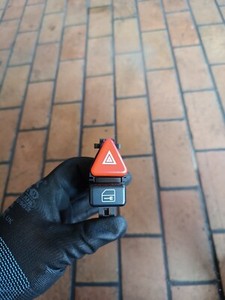 Mercedes-Benz A-Klasse W168 Warnblinkschalter Schalter ZV-Schalter A1688201210