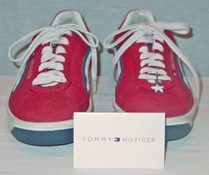 ladies red tennis shoes