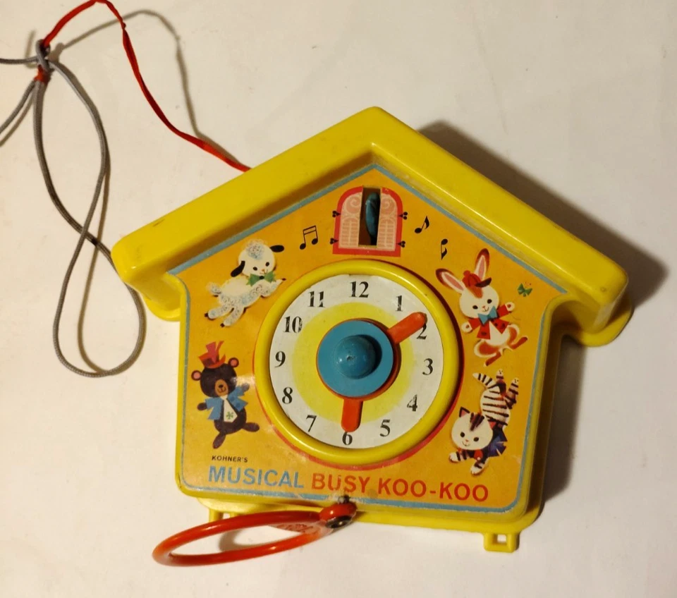 Reloj Kohner Bros Musical Koo Koo de Colección Guardería Tirar Cuerda Juguete Años 60 Funciona Foto 2 de 4
