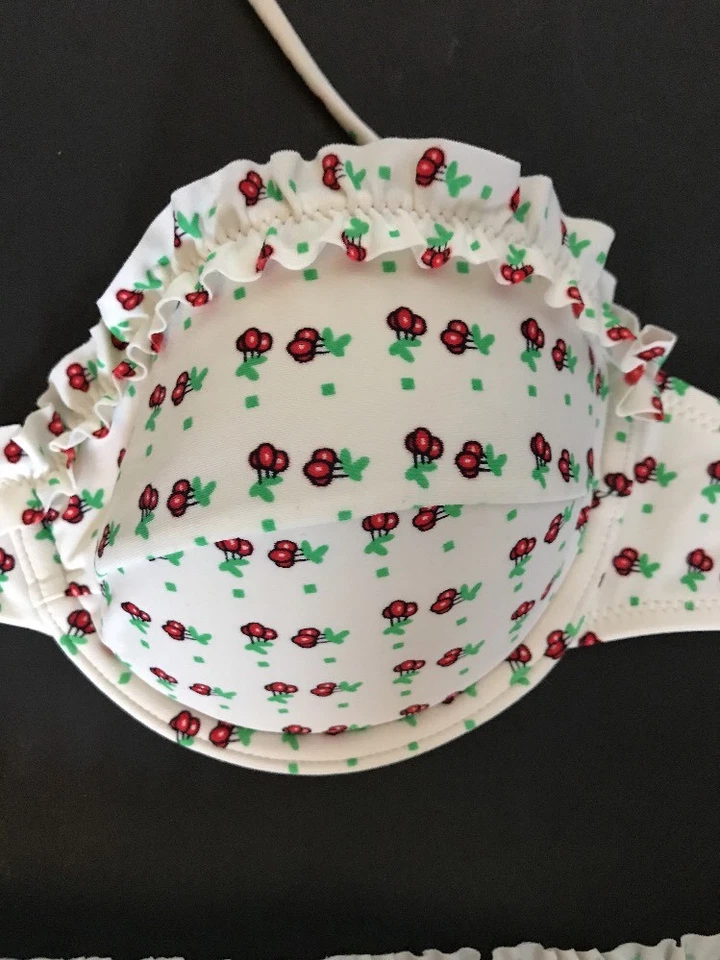 Bikini con racimos de cereza en miniatura de Jessica Simpson Underwire mediano precio de venta sugerido por el fabricante 125 USD Foto 2 de 4