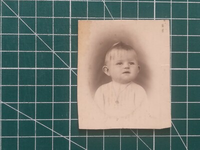 v070 Altes Foto um 1950 Baby