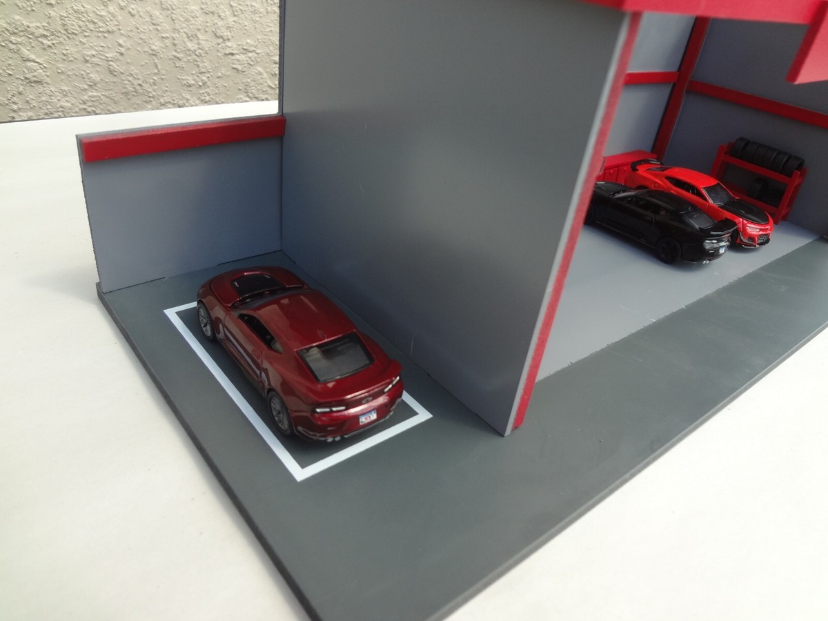 1:64 scale Mechanic Garage Diorama Gray & Red cars are not