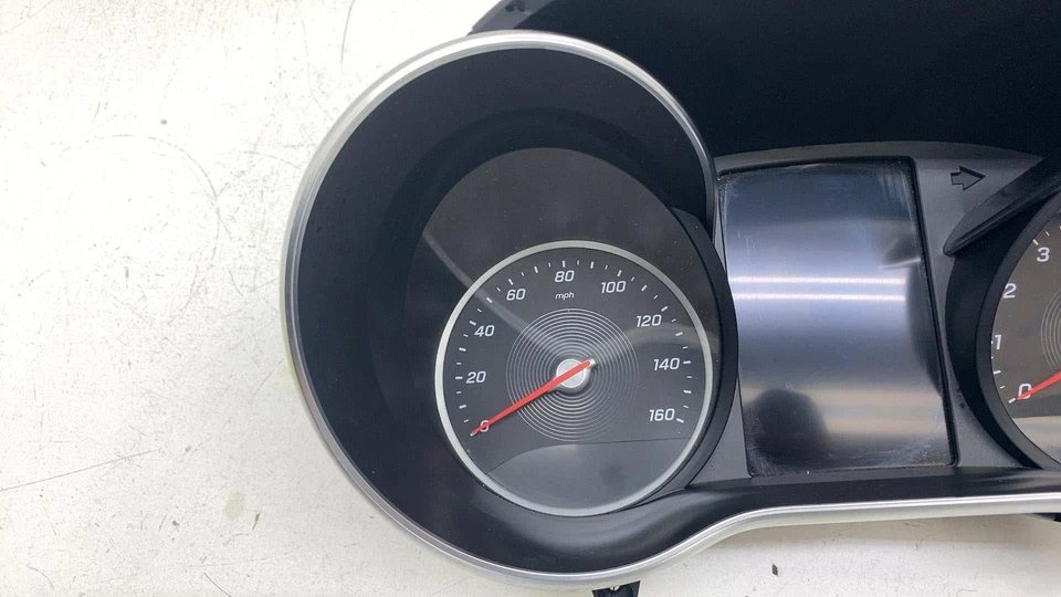 ⭕ 2019-2020 Mercedes Benz C300 Speedometer Instrument Cluster Gauge A2059001642 - Image 3 of 4