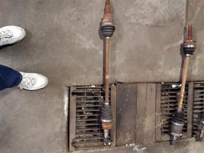 Eje trasero para 05-07 QUINIENTOS 207868 Foto 2 de 3