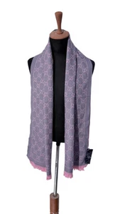 Foulard en laine gris rose frangé logo Gucci GG