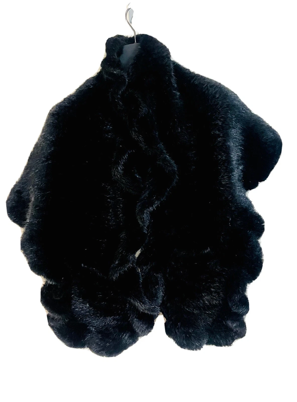 Stunning Luxury Large Black Fur Poncho Shawl Wrap with Pockets L180cm x W44cm
Opens in a new window 