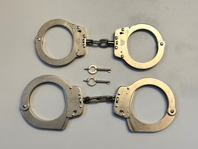 2 Paar Handschellen Handcuffs Hiatt 2020 mit Push Pin Smith & Wesson Model 1-1