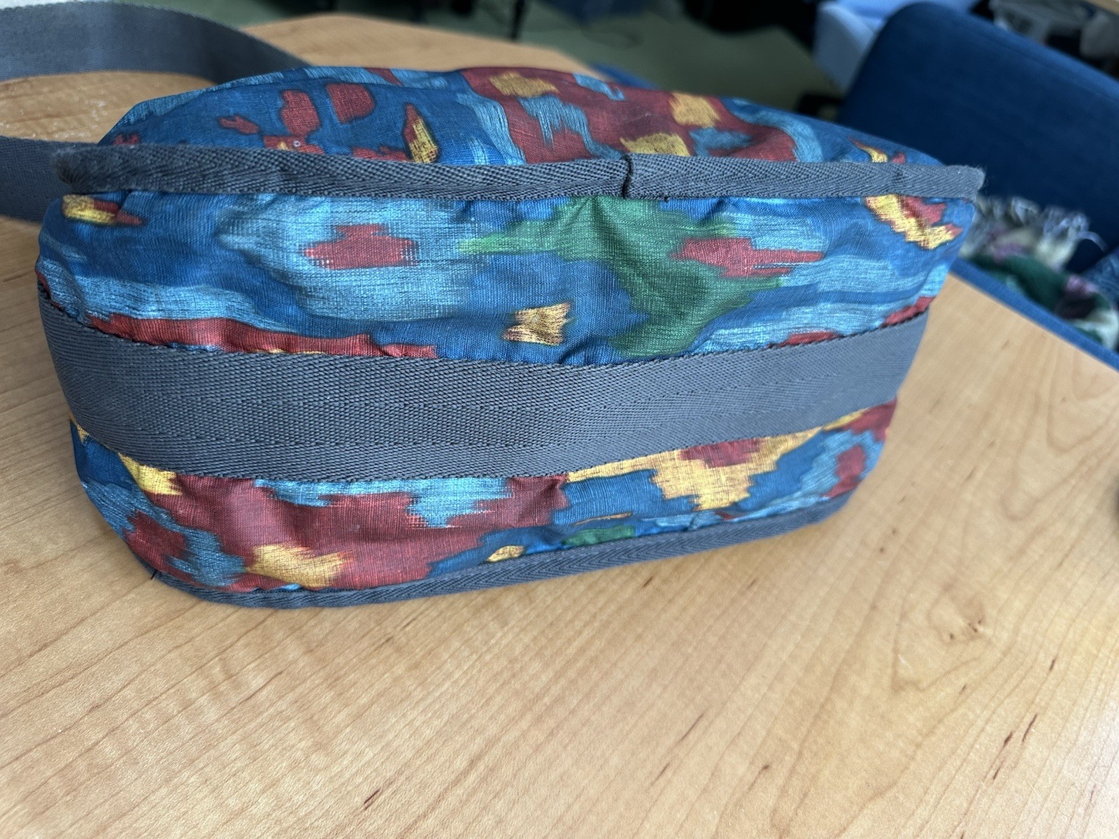 Lesportsac patterned multicolor Classic Hobo GUC - image 5