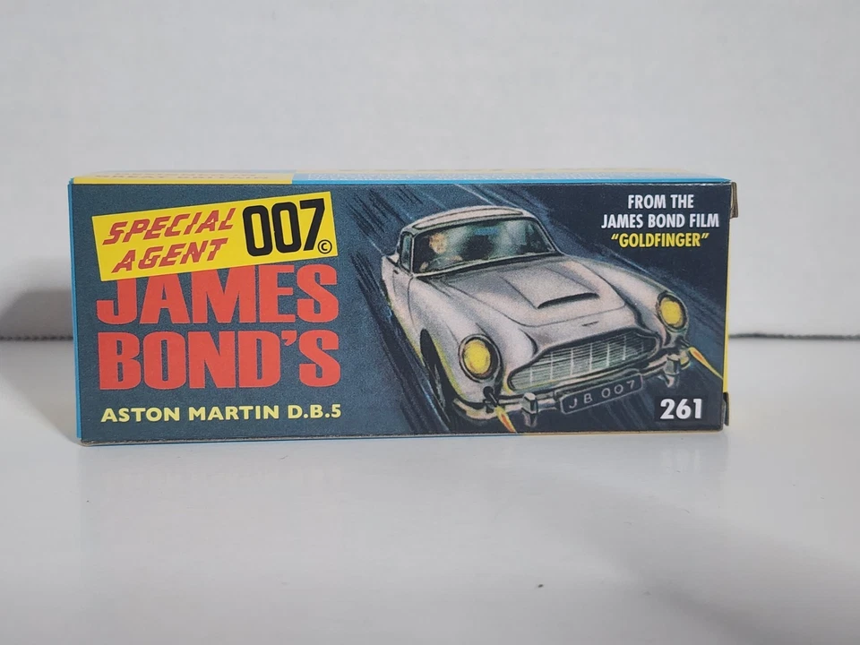 Corgi Re-Issue James Bond 007 Gold Aston Martin DB5 261 Exclusive Club Issue - Image 2 of 4