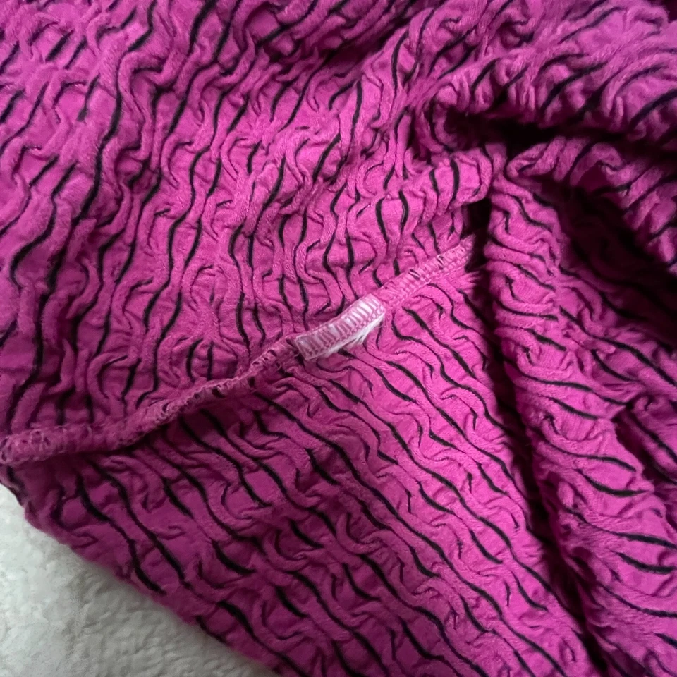 Túnica feminina Tianello gola redonda manga 3/4 texturizada malha rosa/preta alta-baixa - Imagem 4 de 4