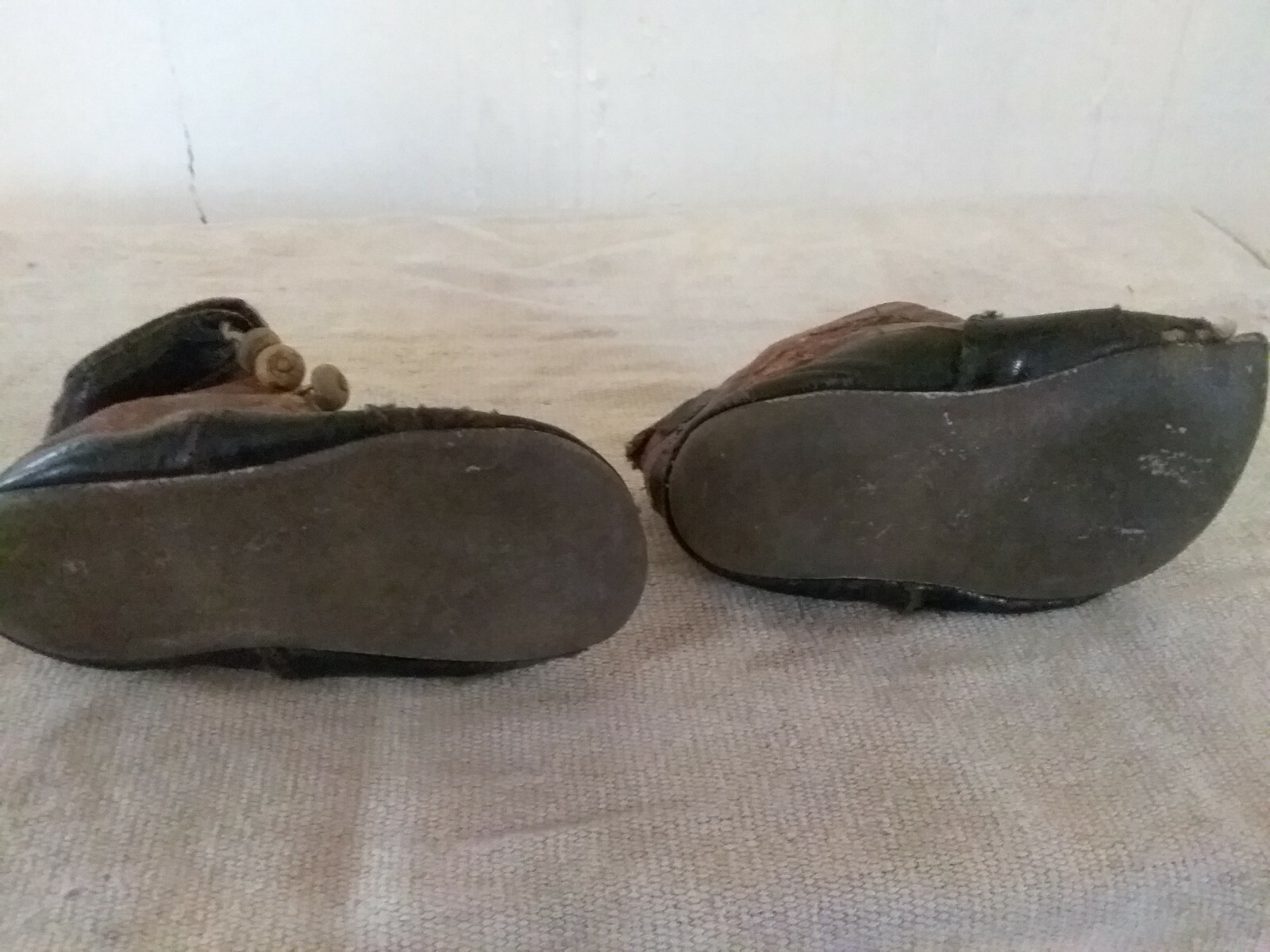 ANTIQUE HIGH SIDE BUTTON LEATHER CHILD TODDLER SHOES BLACK PATENT LEATHER TRIM-image