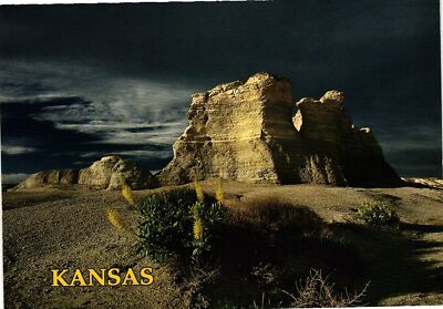 Vintage Postcard 4x6- MONUMENT, MONUMENT ROCKS NATIONAL LANDMARK, KS. 1960-80s