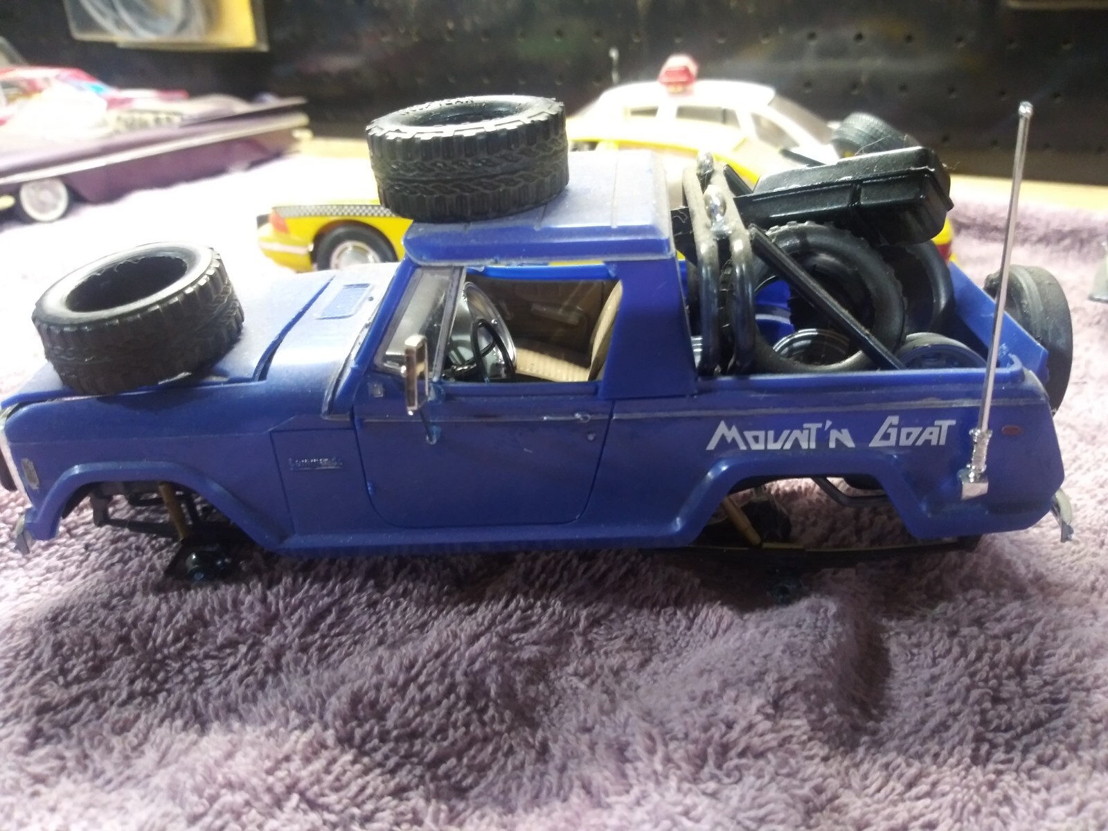 1/25th scale Model Car junkyard consisting of 11 models in various