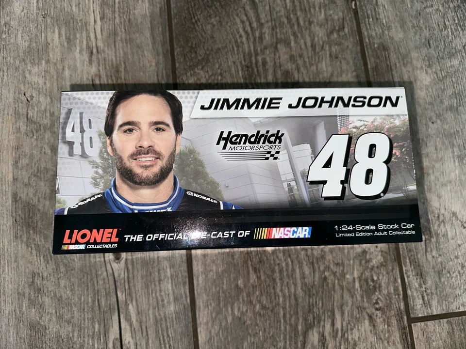Jimmie Johnson Diecast Car #48 Lowe’s Emerald Green 2013  1:24 NASCAR. RARE NEW - Image 3 of 4