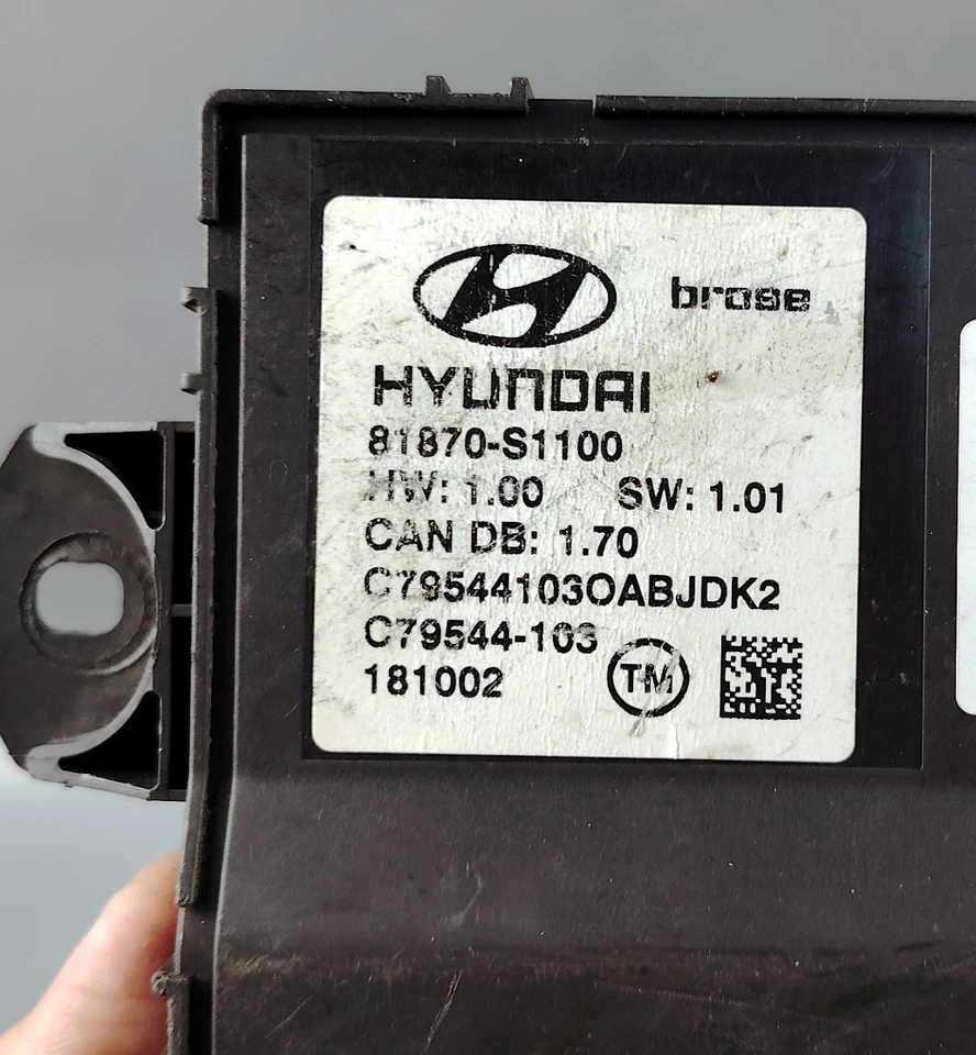 HYUNDAI SANTA FE 2.0 / 2.4 ELECTRIC POWER T LIFT GATE CONTROL MODULE 81870 S1100 - Image 3 of 4