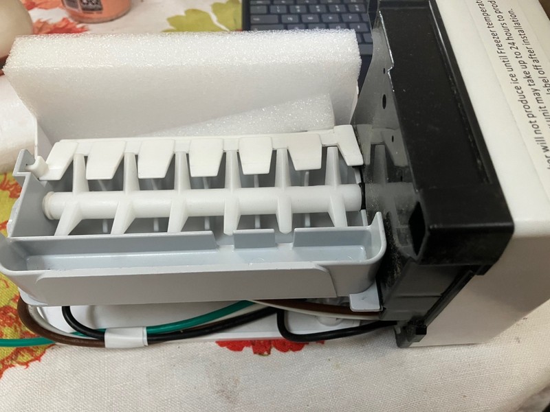 Genuine OEM Whirlpool WPW10251076 Refrigerator Icemaker Assembly