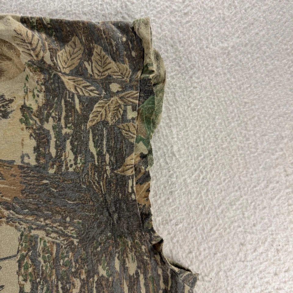 Realtree Camo Sleeveless T-Shirt Men's Outdoor Hunting Pocket Cutoff - Image 3 of 4
