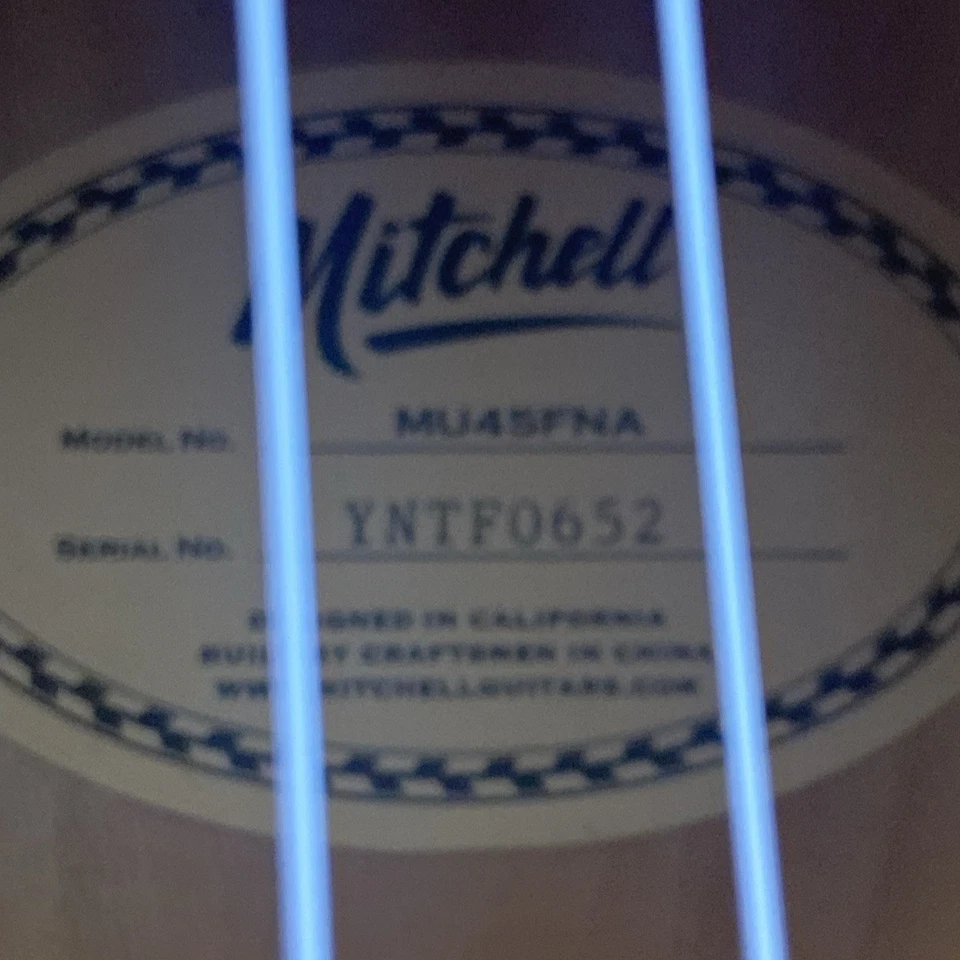 VINTAGE MITCHELL UKULELE MODEL MU45FNA Quilted Maple Top Excellent Condition - Image 2 of 4