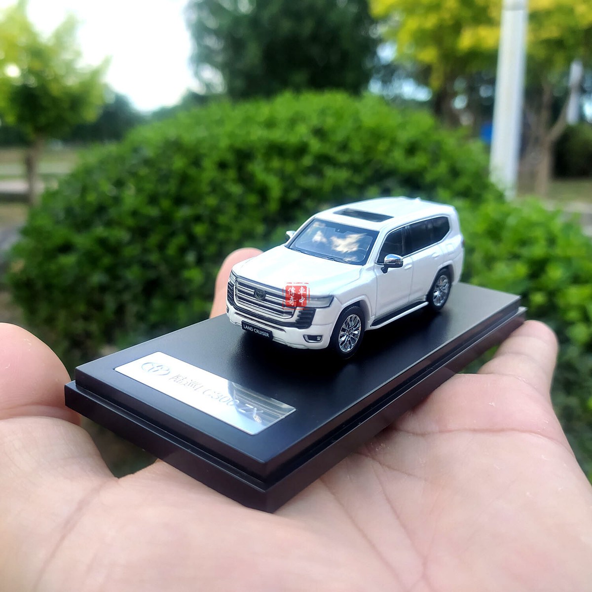 ミニカー 64Diecast 1/64 Toyota Land Cruiser LC300 ZX diecast model White Color