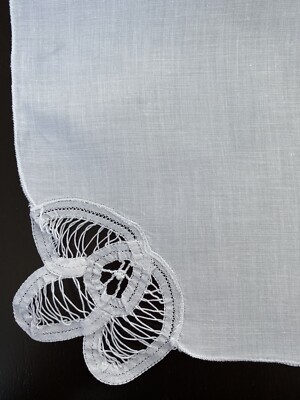 Set of 4 Vintage White Cotton Napkins Floral Lace Accent Corner Square 15'' x 15''
