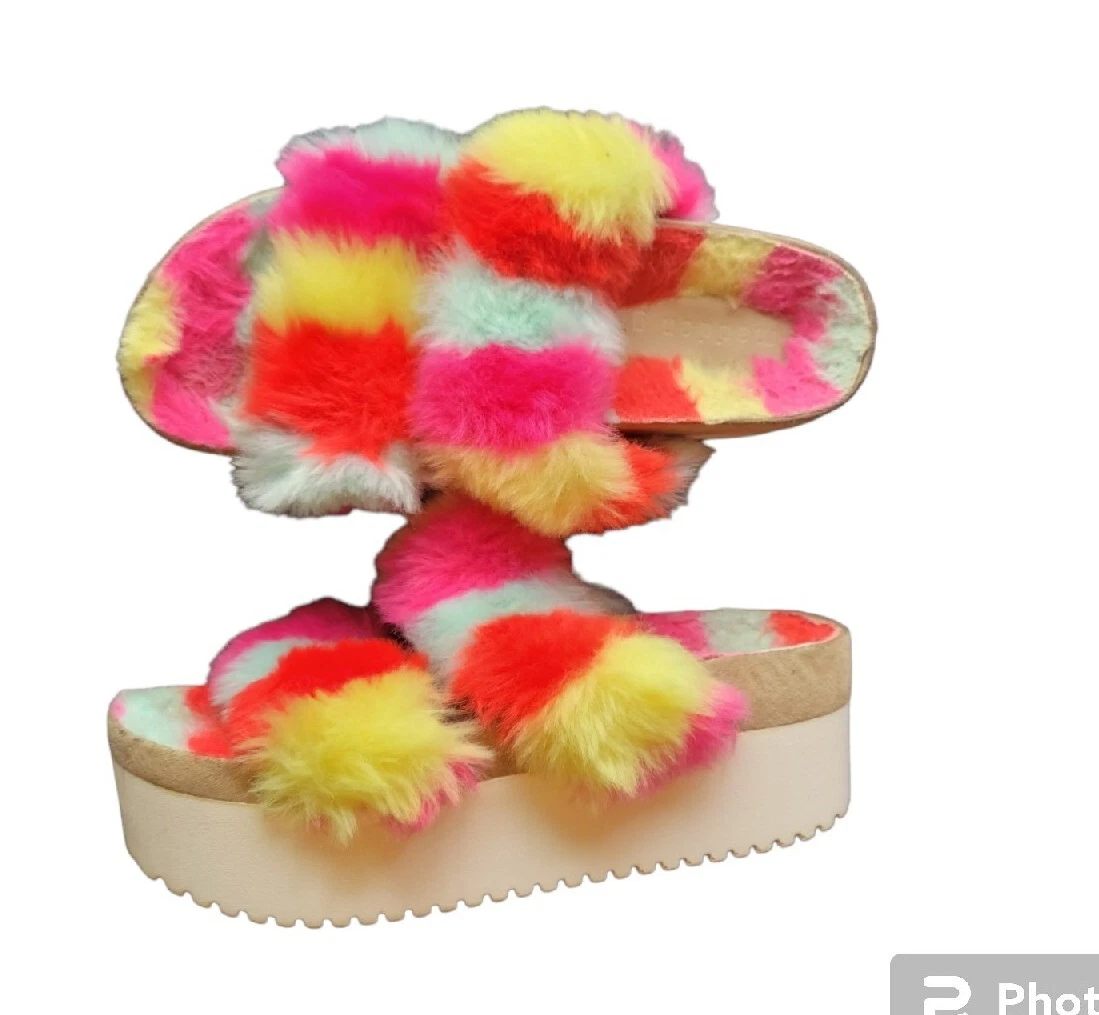 EUC Women s Madden Girl Fuzzy Furry Platform Sandals Slides Size 7