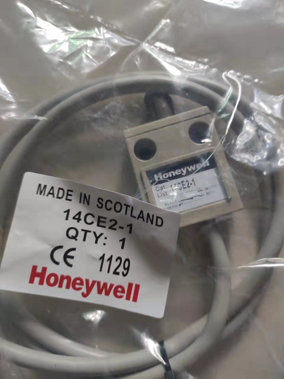 New HONYEWELL 14CE2-1 Limit switch QTY:1pcs[M158a]