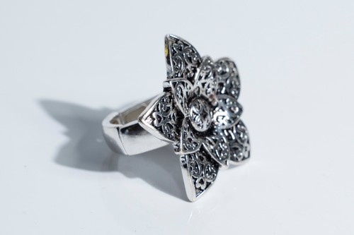 Flower Stretch Ring Ornate Design Silver Tone. New - Picture 5 of 5