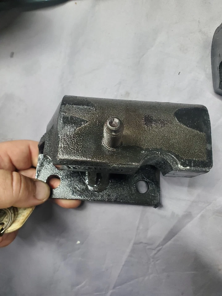 1968 1969 Lincoln Continental 460 Engine Mount C8VY6038A OR C8VY6038B - Image 2 of 4