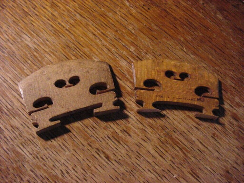 VINTAGE PAIR CURED VIOLIN BRIDGES NATURALLY AGED USED EARLY 19C 4/4