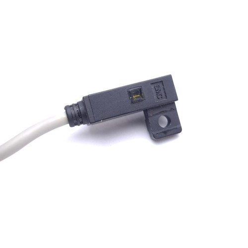 2 Stück SMC D-F7P Solid State Auto Switch, PNP Out, M8 3-Pin Stecker, 0,5m Kabel - Bild 4 von 4