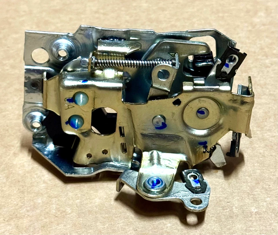 Оригинальная защелка для передней пассажирской двери GM Chevy/GMC C1500, C2500, C3500 #16631626 - Изображение 2 из 4