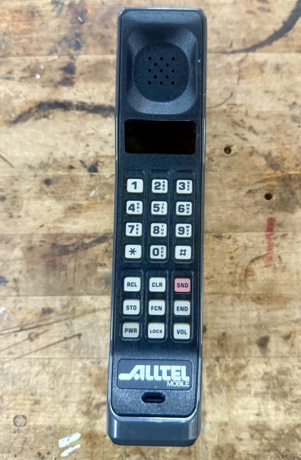 Vintage Motorola Brick Cellular Phone Model  F09LFD8437AG Alltel Mobile