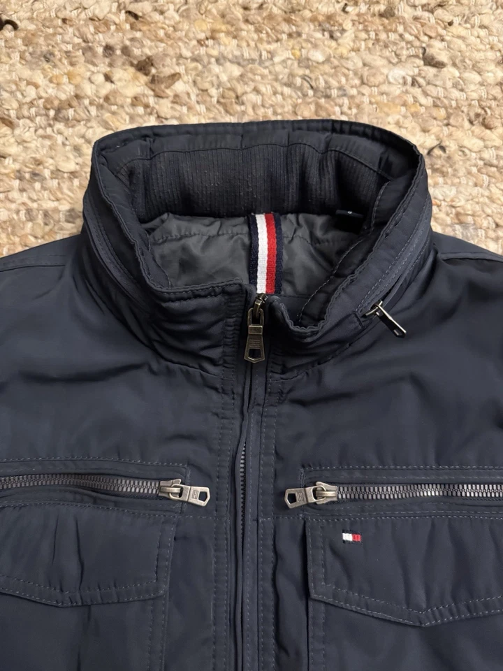 Chaqueta cortavientos Tommy Hilfiger azul con cremallera para lluvia talla grande para hombre Foto 4 de 4