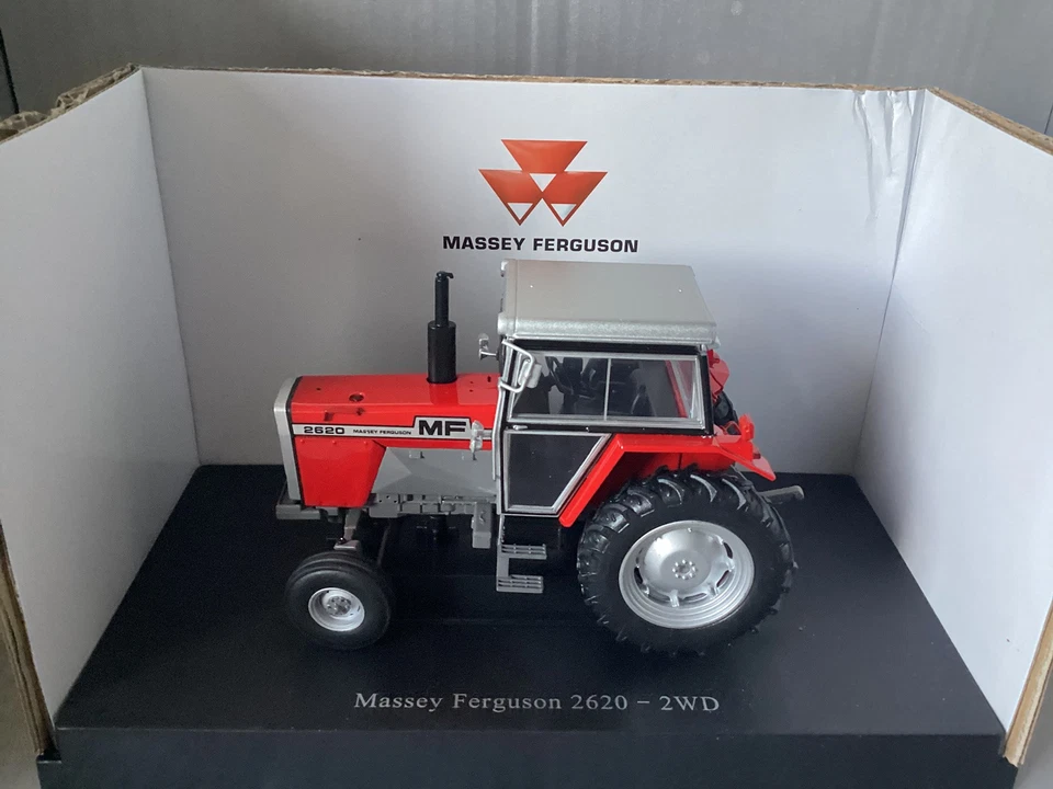 Universal Hobbies 4106 Massey Ferguson 2620 Tractor 1-32 Scale - Image 2 of 4