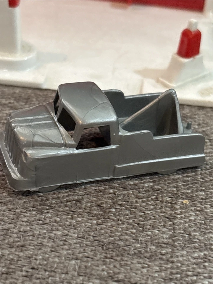 Ideal Toy Company Vintage Plastic Gas Station Auto Laundry Broken 3 Vehicles - Image 4 of 4