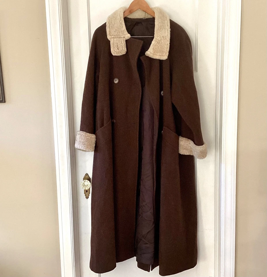 Abrigo largo de trapecio de lana marrón STEVE by Searle cuello y puños de piel sintética talla 8 de colección Foto 2 de 4
