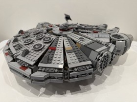 LEGO Star Wars: Millennium Falcon (75105)