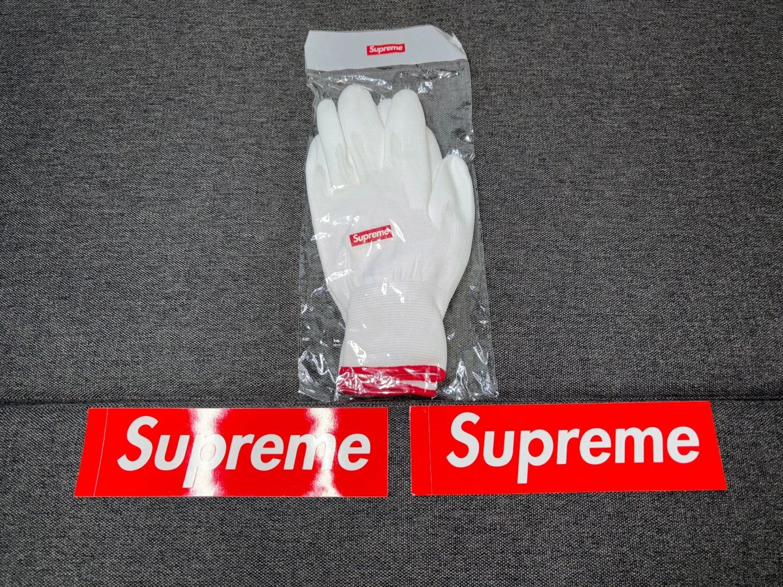 SUPREME gants caoutchoutés FW20 blancs FW20A60 avec autocollants BOGO NEUF DANS LEUR BOÎTE LIVRAISON GRATUITE MAINTENANT