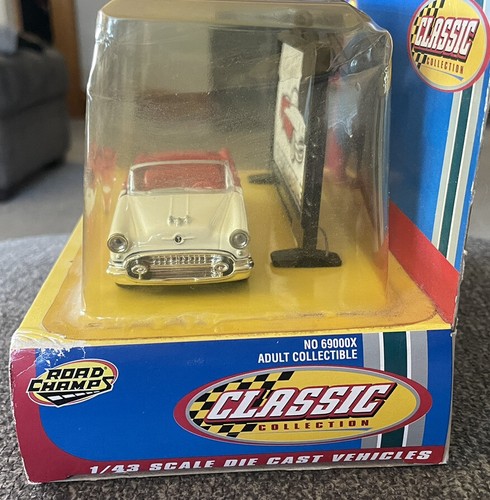 ROAD CHAMPS - 1955 OLDSMOBILE STARFIRE CONVERTIBLE / BILLBOARD - 1/43 DIECAST - Picture 4 of 6