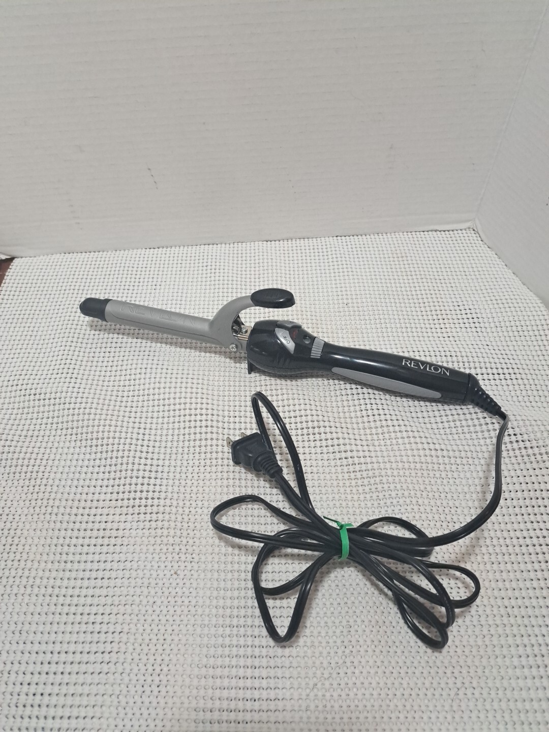 Revlon 3/4 Inch Curling Iron with 30 Heat Settings and Swivel Cord RV052-image