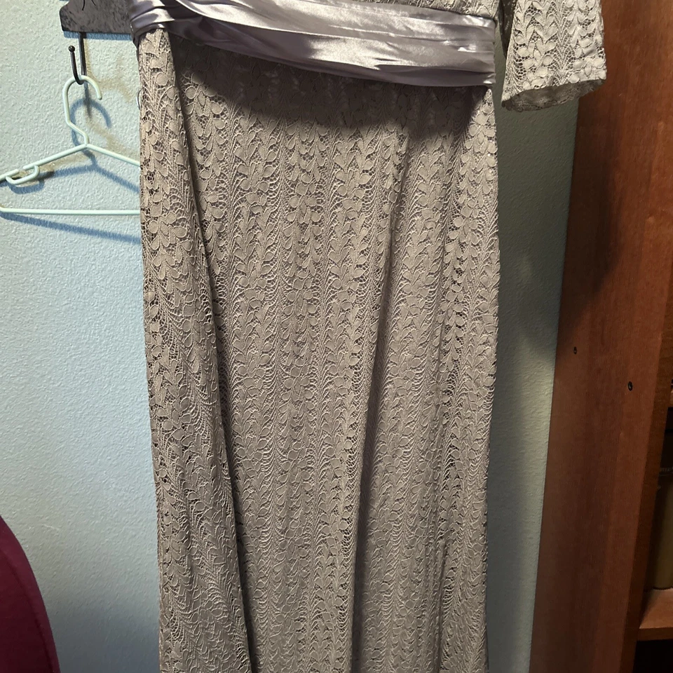 Vestido Ever Pretty Talla 12 14 Gris Encaje Floral Largo Encaje Formal Boda Nuevo con Etiquetas Foto 3 de 4