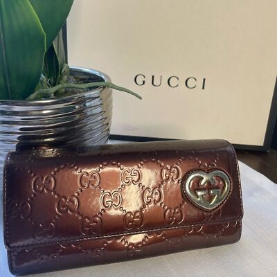 Gucci GG Lovely Heart Continental Wallet in Pink Patent  display picture 1